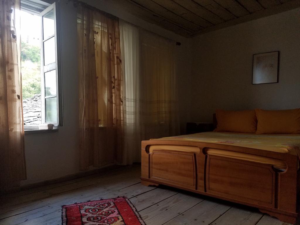 Lori'S Traditional House Hotel Gjirokaster Exterior photo