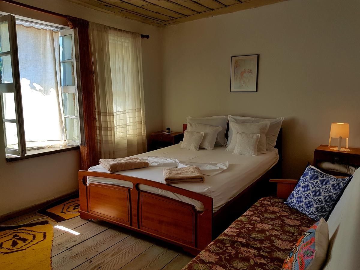 Lori'S Traditional House Hotel Gjirokaster Exterior photo