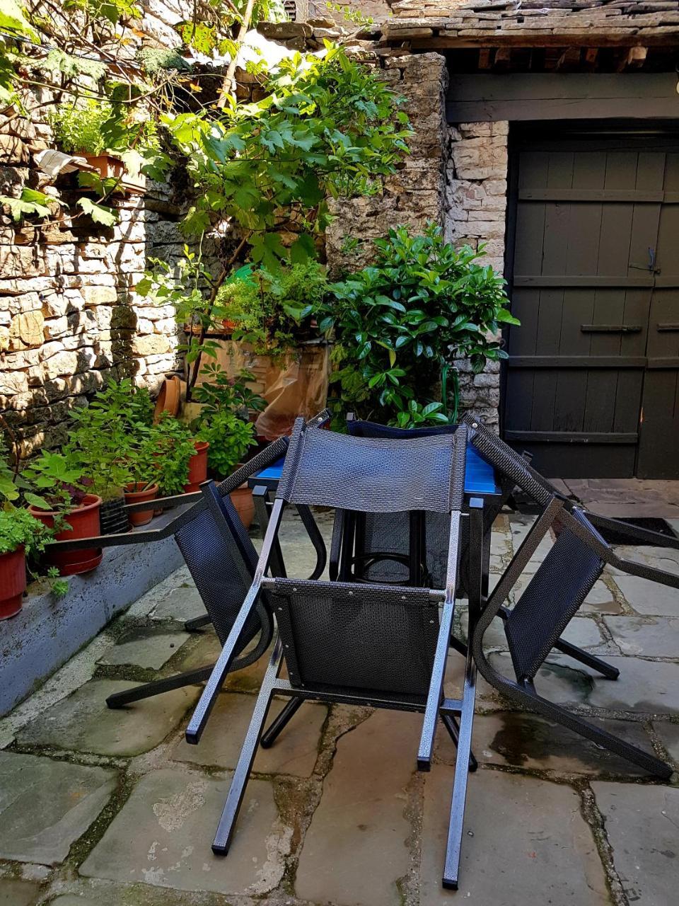 Lori'S Traditional House Hotel Gjirokaster Exterior photo