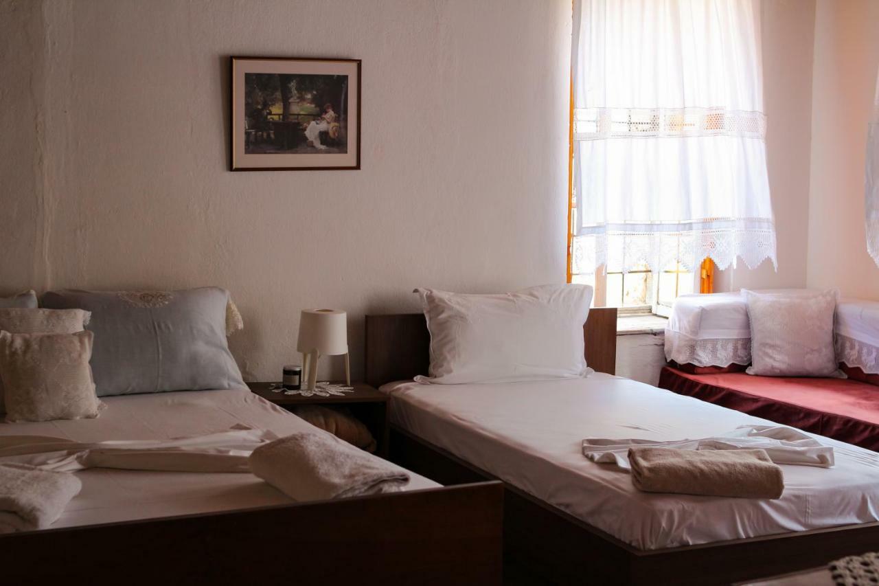 Lori'S Traditional House Hotel Gjirokaster Exterior photo